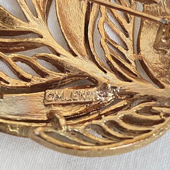 M JENT Gold Tone Filagree Leaf Brooch - Picture 4 of 6